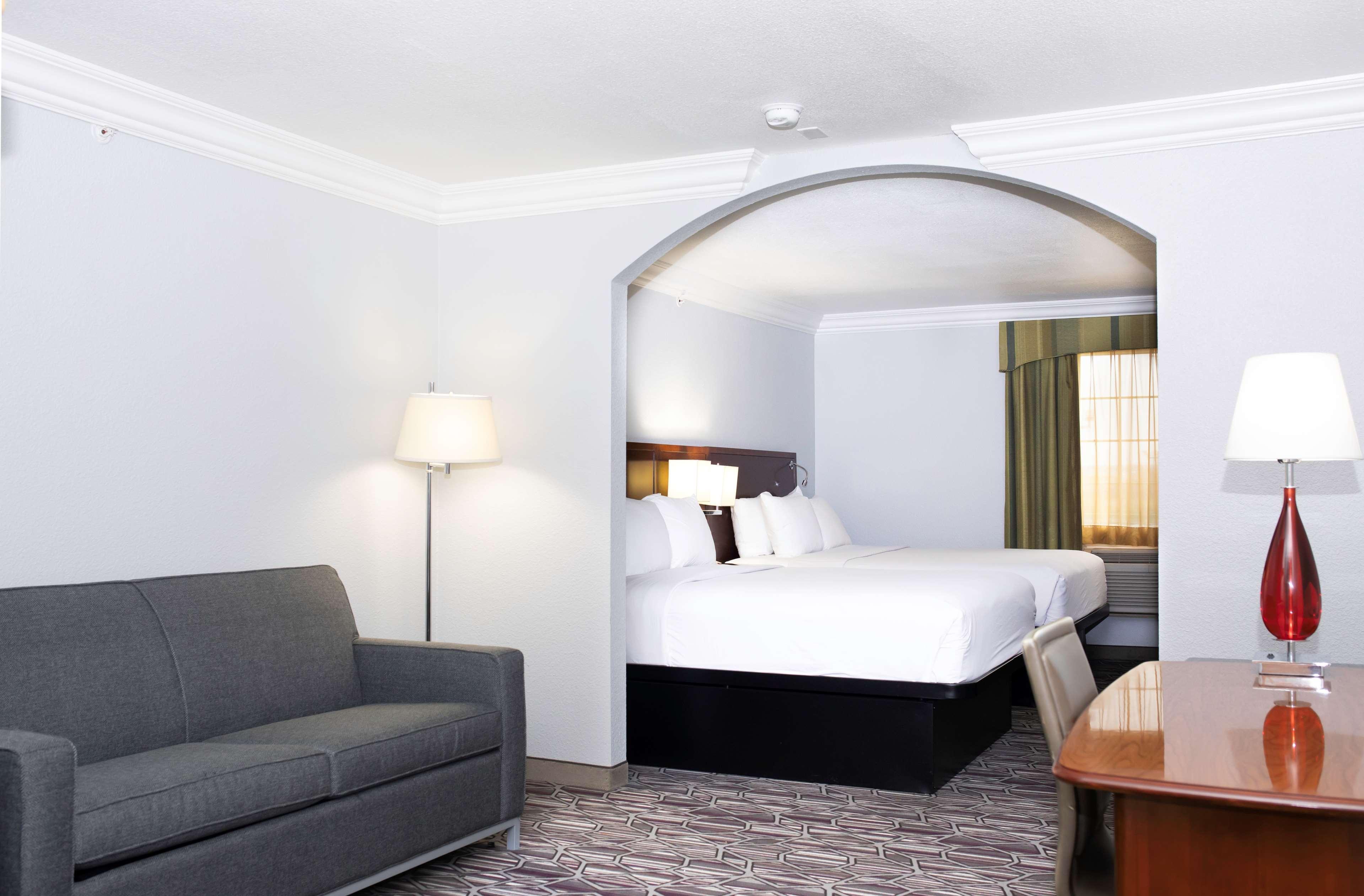 Surestay Plus By Best Western Fort Worth Benbrook Bagian luar foto