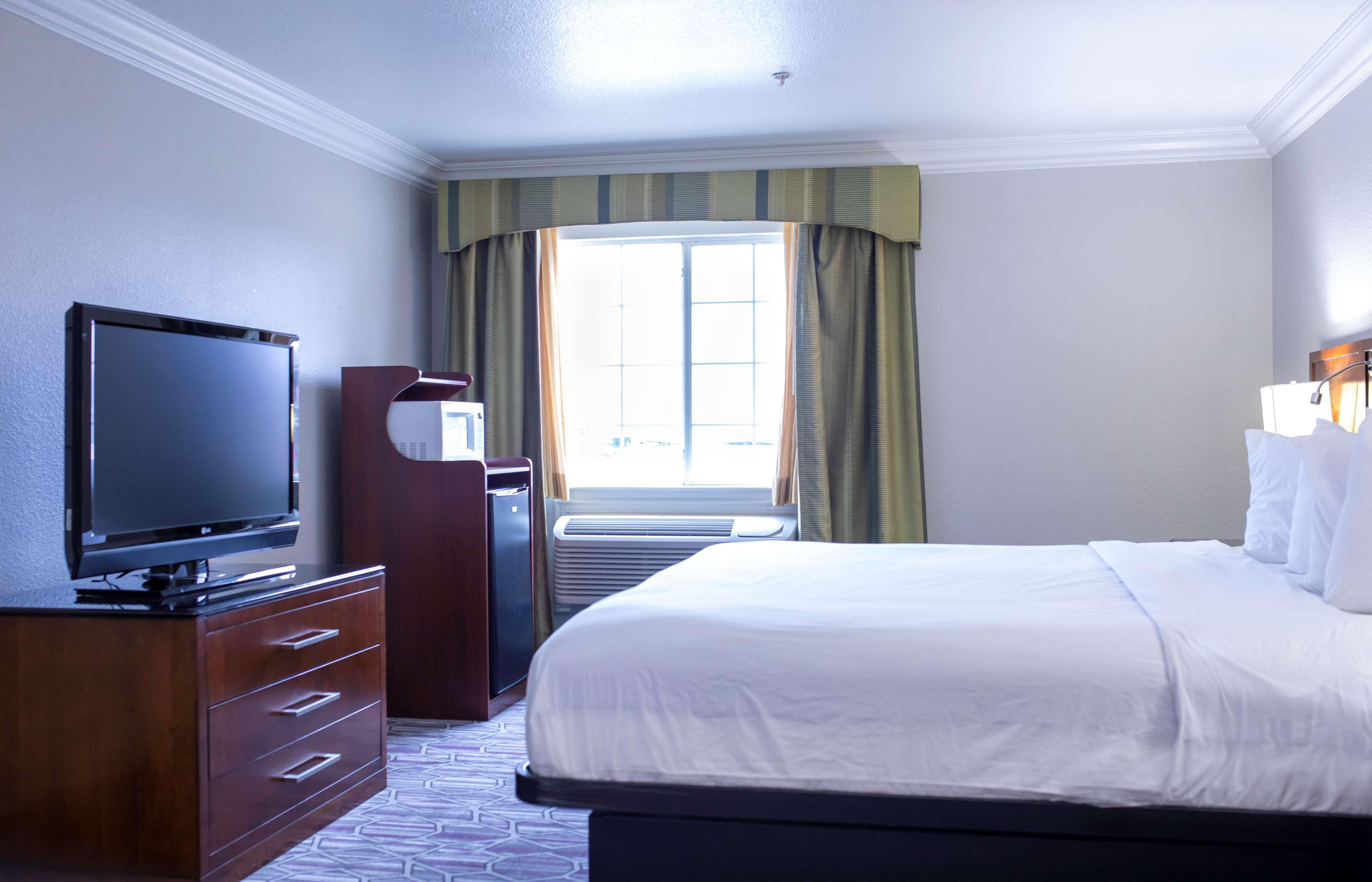 Surestay Plus By Best Western Fort Worth Benbrook Bagian luar foto