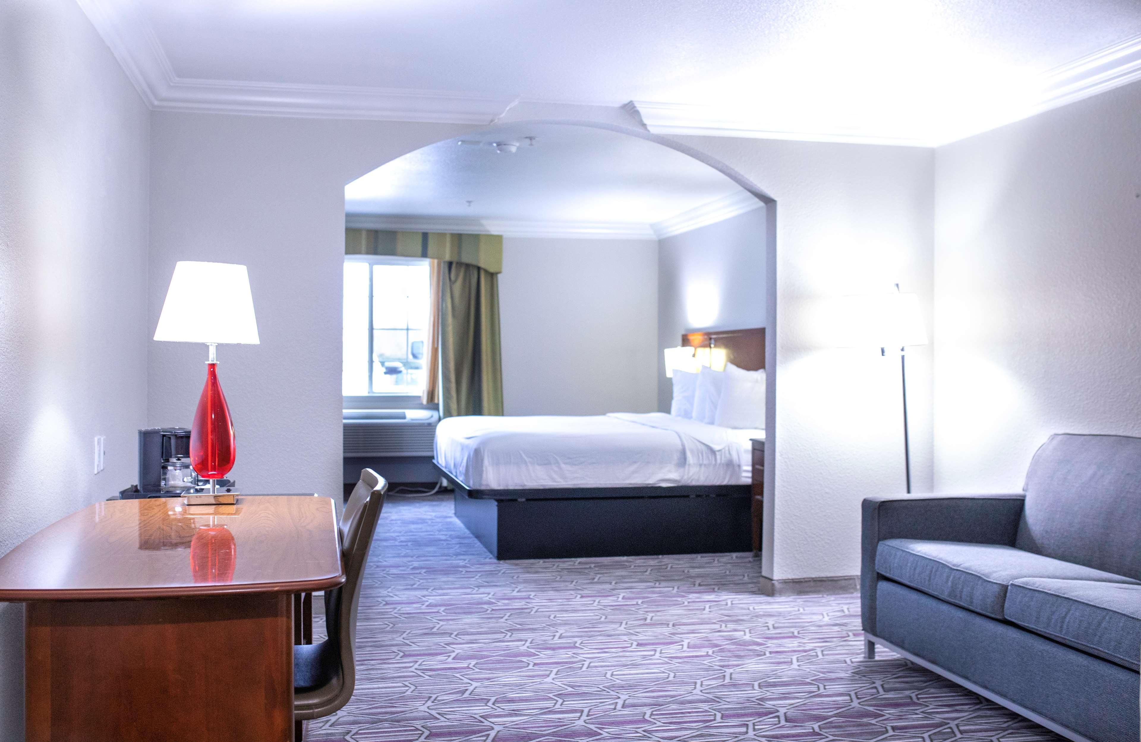 Surestay Plus By Best Western Fort Worth Benbrook Bagian luar foto