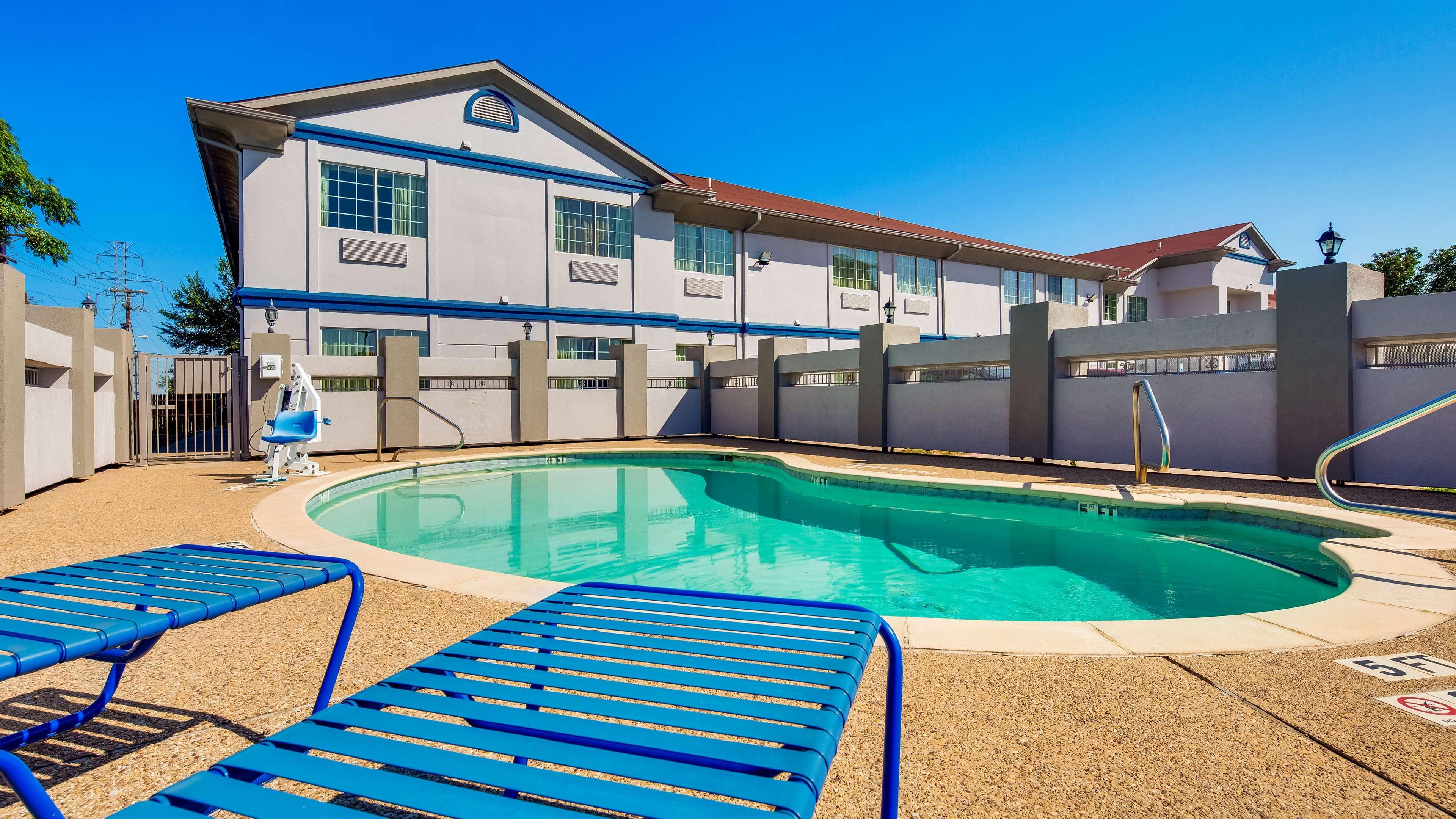 Surestay Plus By Best Western Fort Worth Benbrook Bagian luar foto