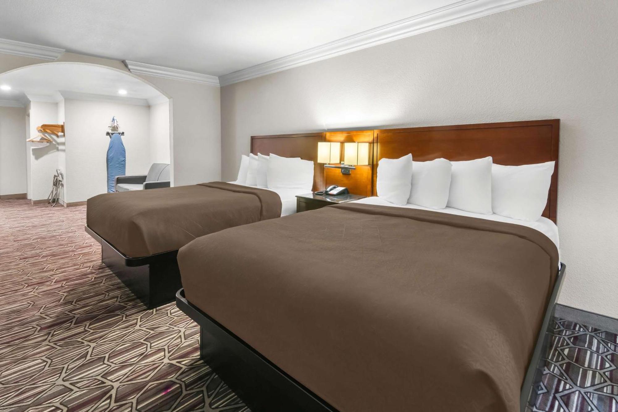 Surestay Plus By Best Western Fort Worth Benbrook Bagian luar foto