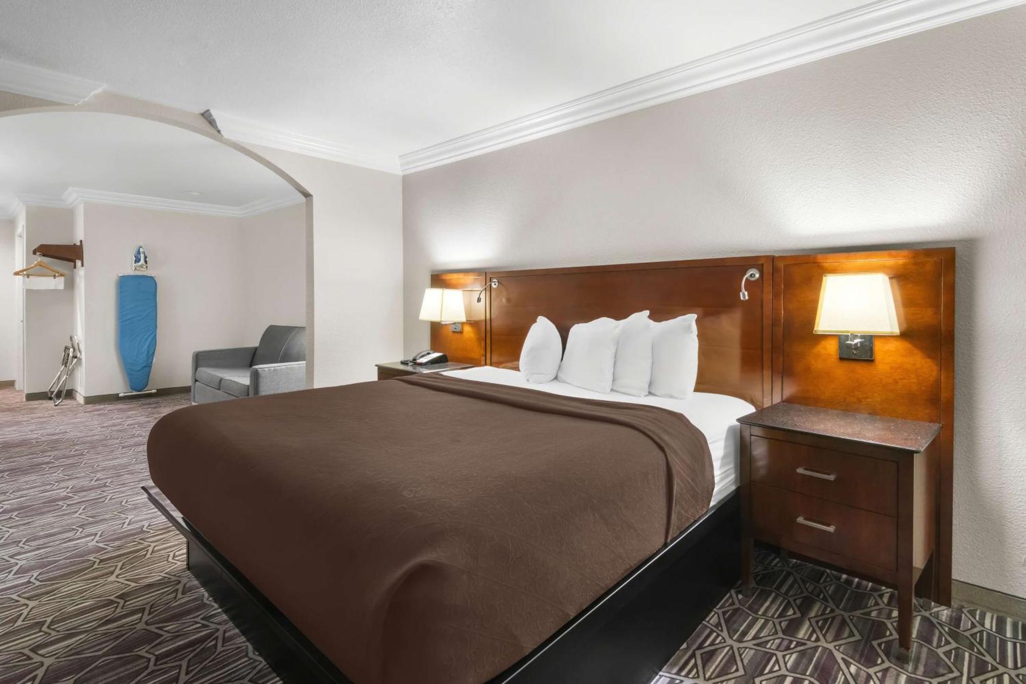 Surestay Plus By Best Western Fort Worth Benbrook Bagian luar foto