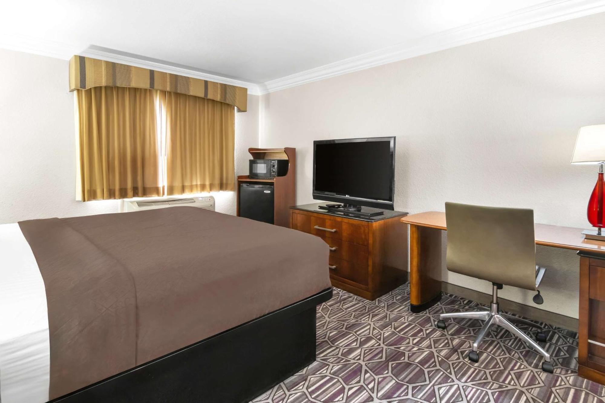 Surestay Plus By Best Western Fort Worth Benbrook Bagian luar foto