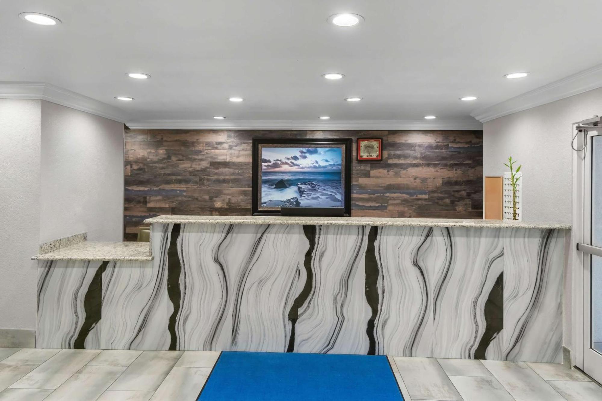 Surestay Plus By Best Western Fort Worth Benbrook Bagian luar foto