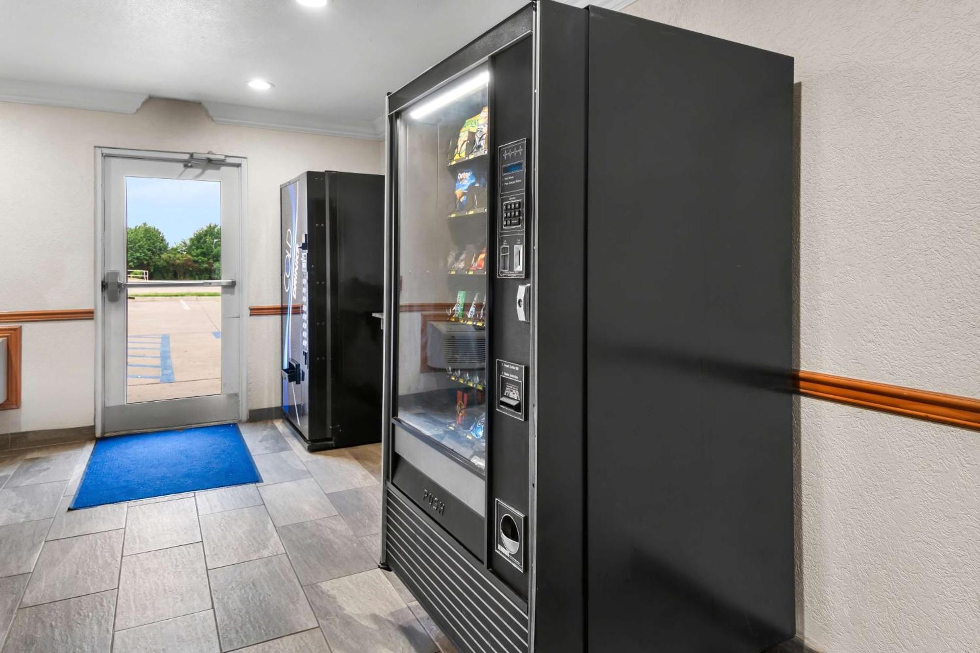 Surestay Plus By Best Western Fort Worth Benbrook Bagian luar foto