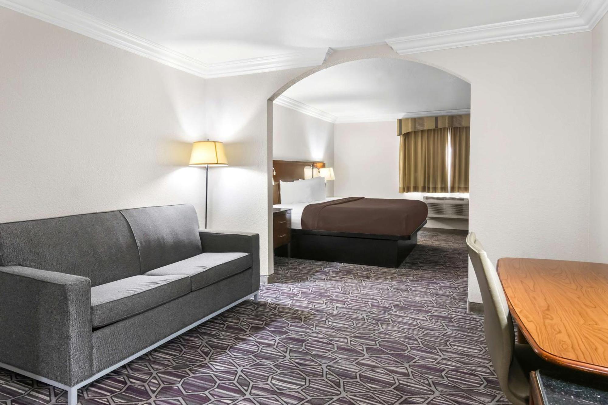 Surestay Plus By Best Western Fort Worth Benbrook Bagian luar foto
