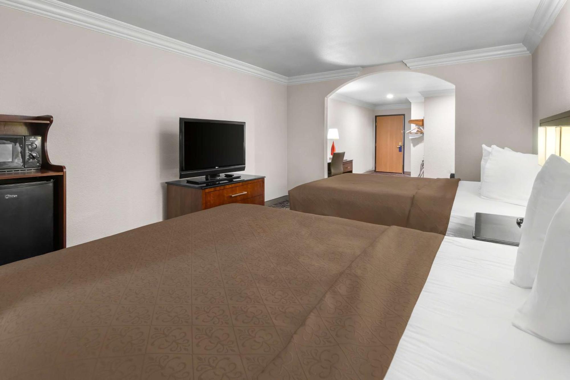 Surestay Plus By Best Western Fort Worth Benbrook Bagian luar foto