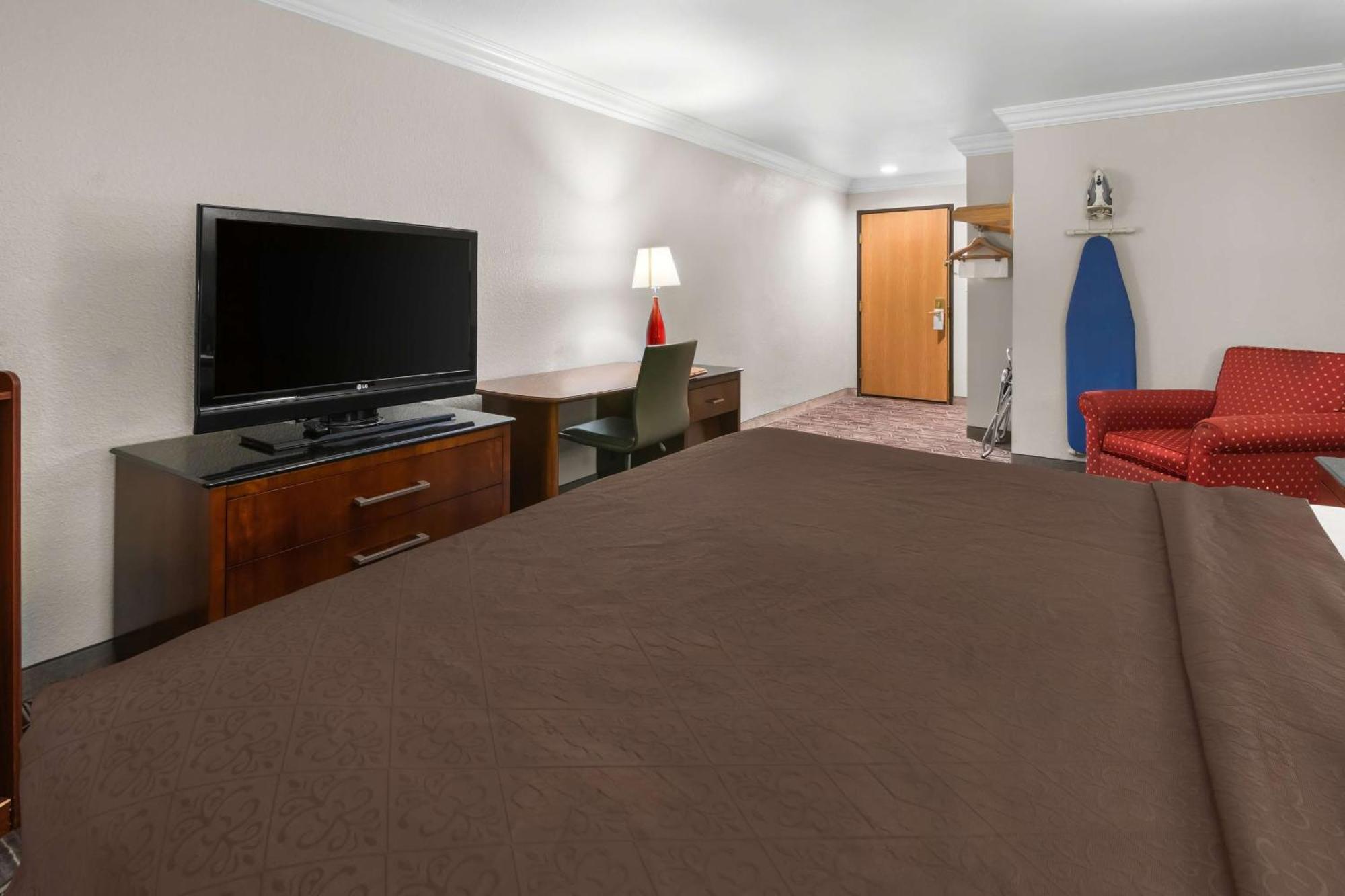 Surestay Plus By Best Western Fort Worth Benbrook Bagian luar foto