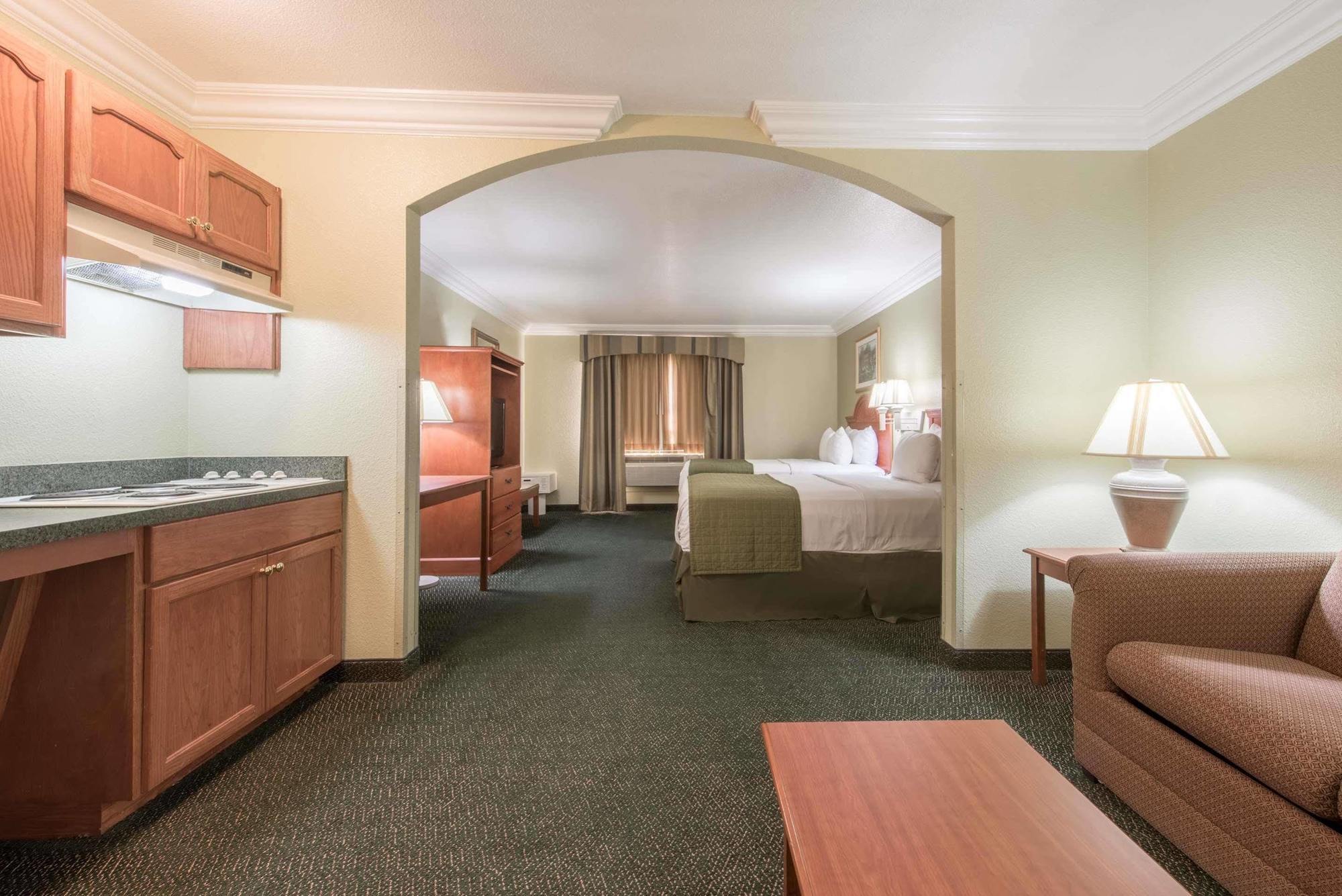 Surestay Plus By Best Western Fort Worth Benbrook Bagian luar foto