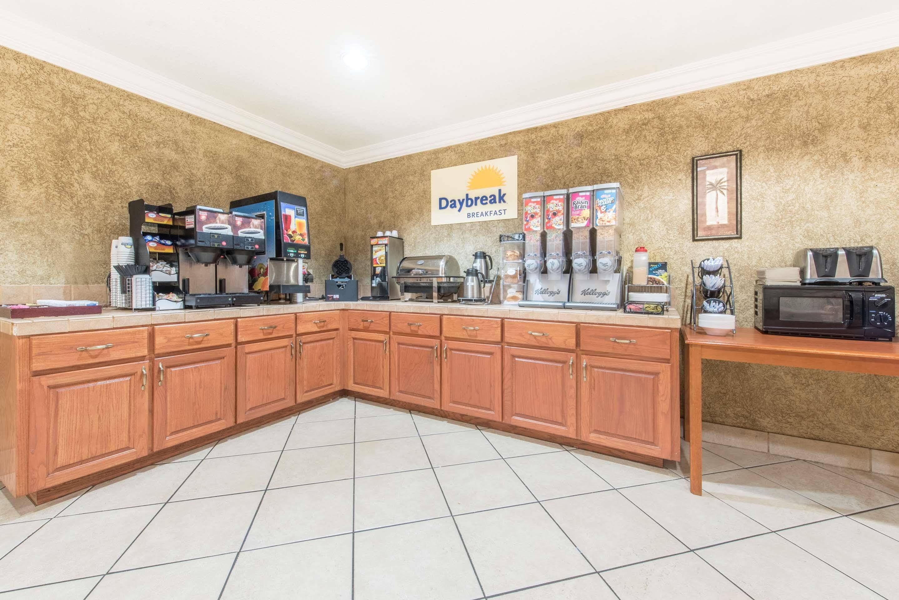Surestay Plus By Best Western Fort Worth Benbrook Bagian luar foto